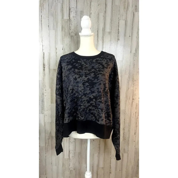 NWT Under Armour Women's XL Black Camo Crewneck Fleece Loose Fitting Sweatshirt - Picture 4 of 9